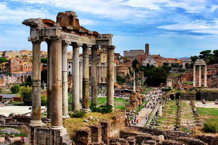 土星神庙在罗马的白天, 罗马, 意大利的论坛特写