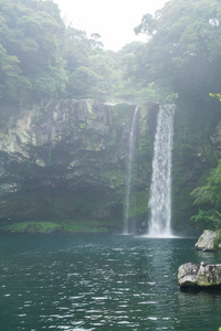 在济州岛天地渊瀑布图片