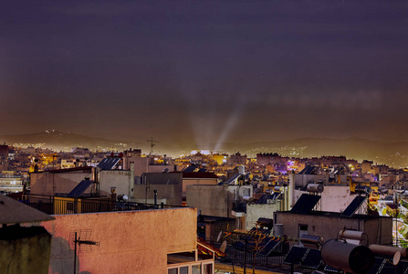 夜空中照亮雅典卫城的能量