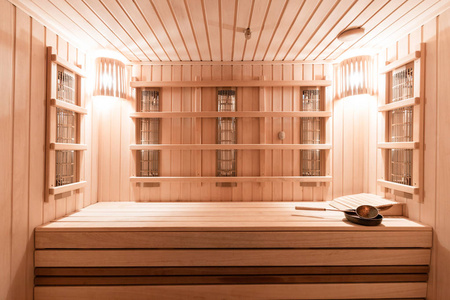 室内新芬兰桑拿, 红外线板的医疗程序, 经典的木制桑拿浴