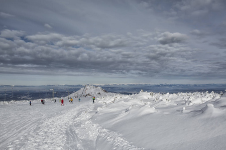 美丽的冬天滑雪倾斜, 山看法
