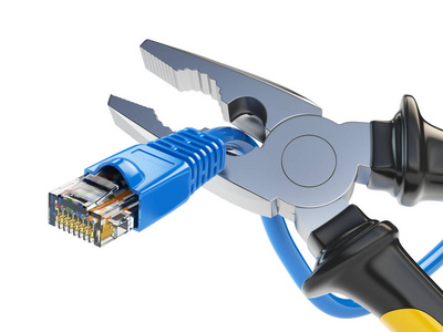 钳切割局域网电脑电缆。互联网连接 d