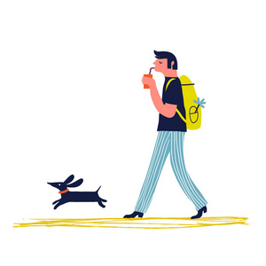 背包带狗散步的人