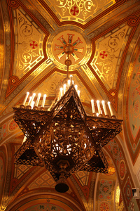 莫斯科救世主基督神庙穹顶下的吊灯