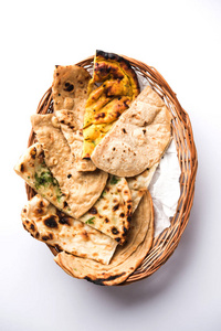 什锦印度面包篮包括巴唐杜里印度或饼煎饼kulchafulka任务印度