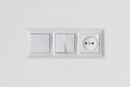 在空壁上的电灯开关和插座, 电源插座和插头开关