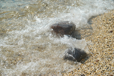岩波和海泡沫