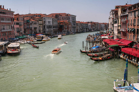 意大利。威尼斯.夏日阳光明媚的一天。大运河景观