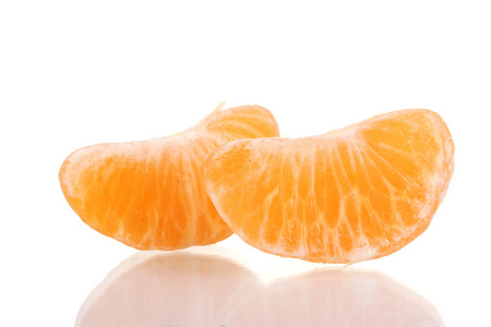 孤立在白色的成熟橙橘丁香
