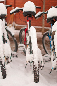 雪覆盖着的自行车