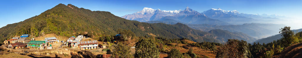 尼泊尔喜马拉雅山布尔纳山脉全景