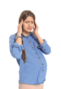 年轻孕妇患头痛在白色背景上