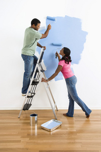 几幅画墙涂成蓝色