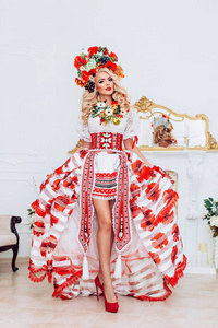 民族服装的乌克兰女人
