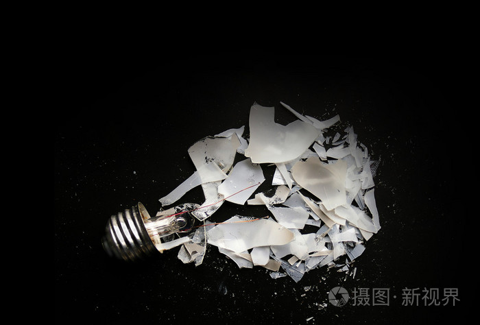 警方捣破的灯泡