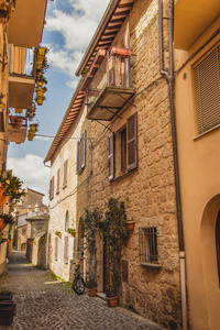 奥维多的狭窄的街道和大厦, 罗马郊区, 意大利