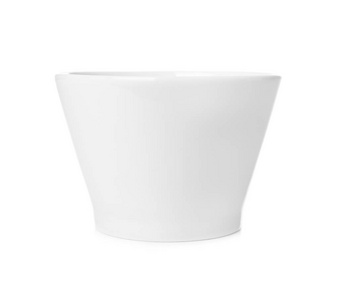 在白色背景上的陶瓷碗