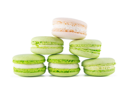 三角金字塔的甜点 macaron, 在光的背景下