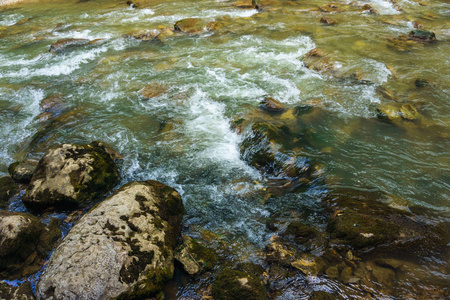 山河, 石岩石与流动的水