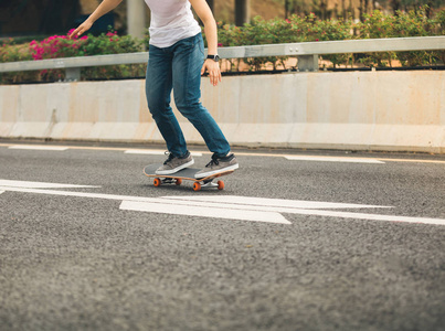 高速滑板 sakteboarding 的裁剪图像