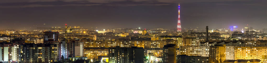 乌克兰 IvanoFrankivsk 城市夜景鸟瞰图