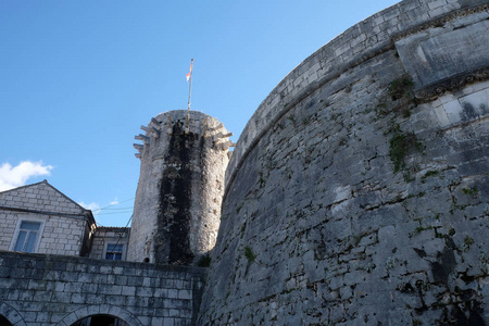 在克罗地亚的海岛科尔丘拉, 历史城市科尔丘拉古城墙上的一座塔