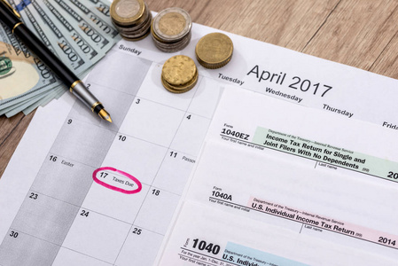 日历, 2017 税形式以笔和美元