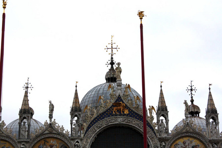 意大利威尼斯广场上的圣马克大教堂