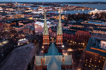 鸟瞰图, 圣约翰教堂 Johanneksenkirkko 日落背景, 芬兰, 赫尔辛基