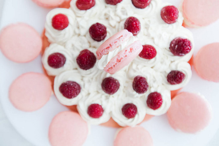 马卡龙树莓蛋糕