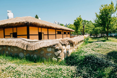 韩国富川 Sangdong 湖公园韩国传统住宅