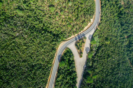 道路的空中风景以曲线