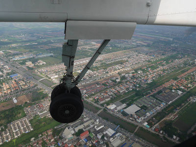 从空中客车双螺旋桨飞行的曼谷城市鸟瞰图