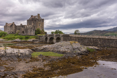 Eilean 多南城堡下雨天 cloudscape, 苏格兰