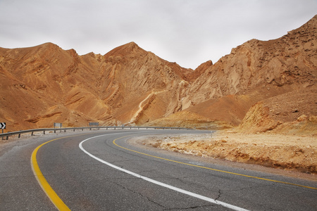 美国道路使急转弯