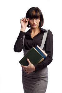 黑发女学生手里拿着书的白色背景