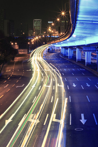 环形高架桥路彩虹光径夜景