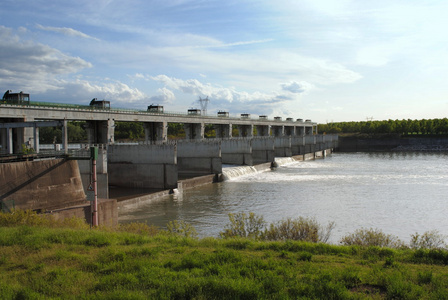 水电站大坝上河景观