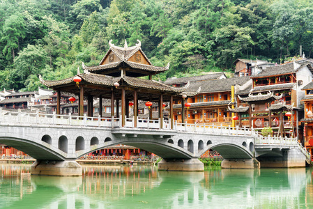 凤凰桥与中国传统滨江建筑