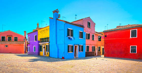 威尼斯的标志性建筑，布拉诺岛广场和多彩的房屋意大利