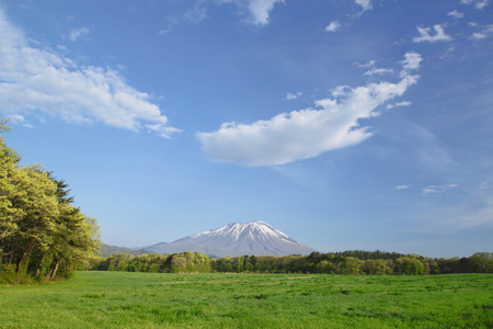 mt.iwate 和蓝色的天空