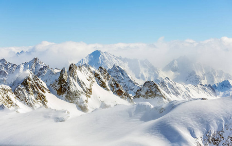 从山铁力士山位于瑞士冬季视图