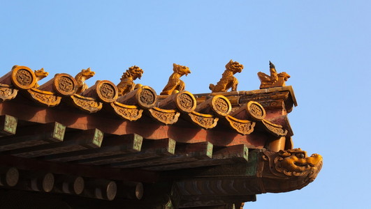 皇室屋顶的装饰。紫禁城。北京。中国