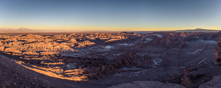 阿塔塔阿沙漠, 智利在日落的安第斯山脉的景观