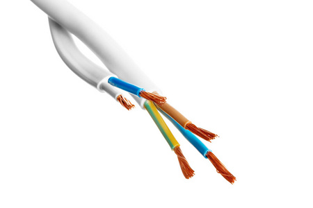 与许多孤立的白色背景上的电线电屏蔽的电缆