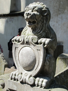 雕塑的狮子在布拉格的老犹太公墓