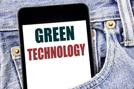 手写文字标题灵感显示绿色技术。商业概念的运动, 写在智能手机的牛仔裤裤。蓝色背景