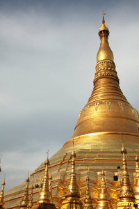 缅甸仰光大金塔的金色佛塔或佛塔