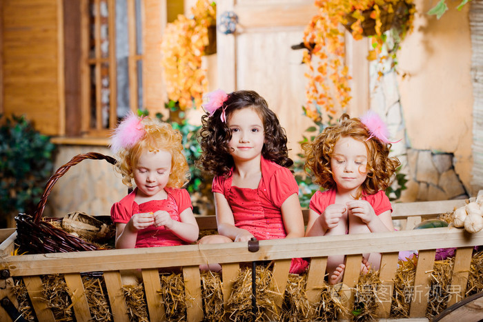 三个小女孩可爱的孩子