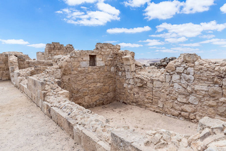 废墟的堡垒 Avdat, 坐落在香的道路上的犹太沙漠在以色列。它被列入联合国教科文组织世界遗产名录